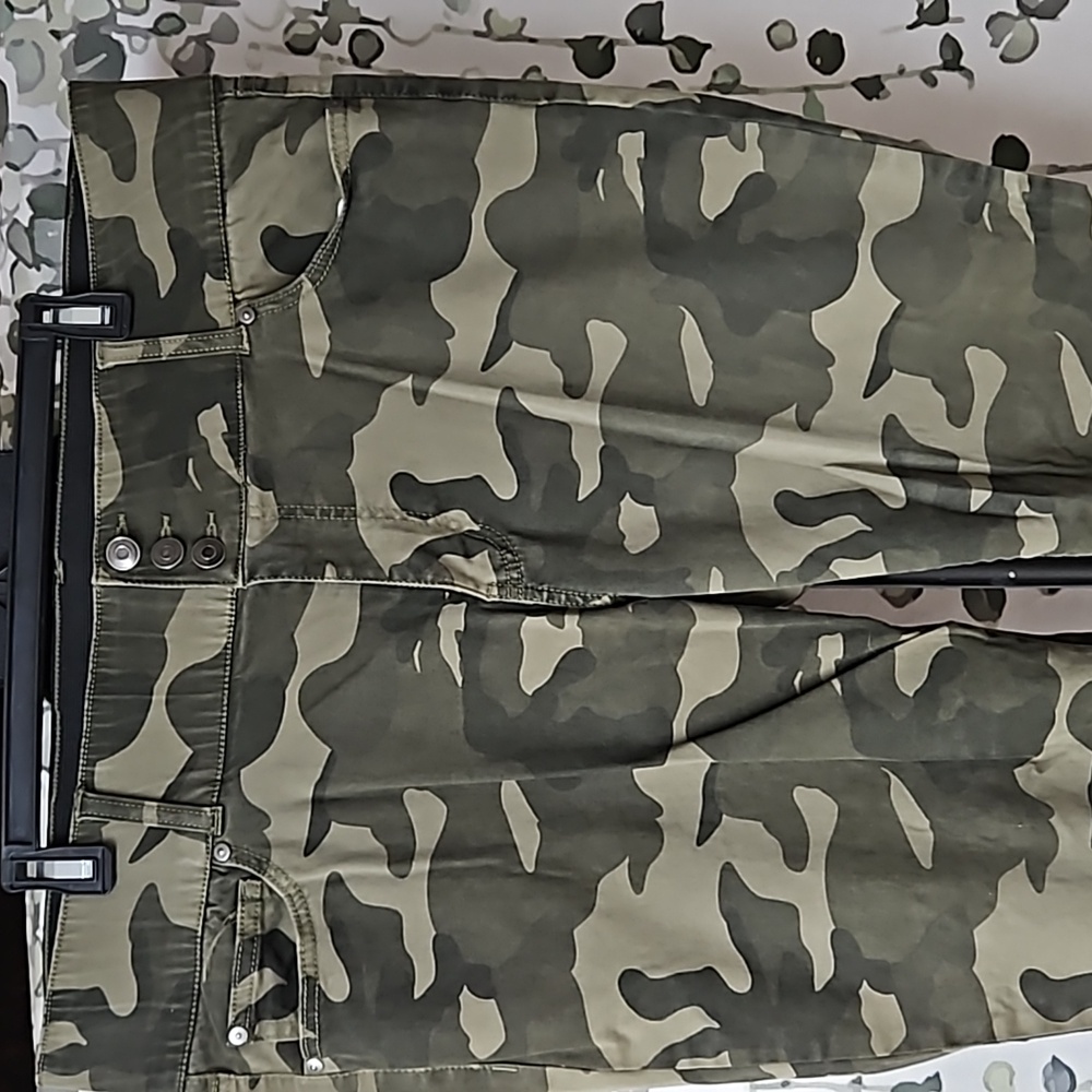 A beautiful soul / arula 🖤 camo pants (#94) - Picture 2 of 7